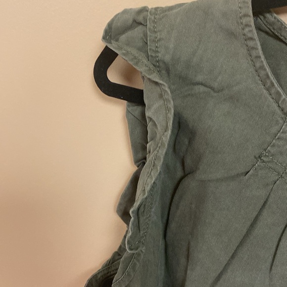 WHBM Army Green top with ruffle sleeves - Picture 4 of 7